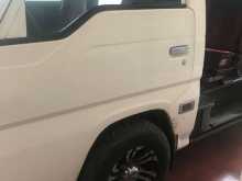 https://riyasewana.com/uploads/nissan-caravan-24918114153.jpg