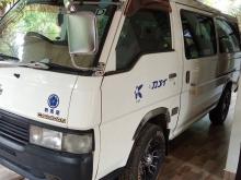 Nissan Caravan 2000 Van