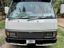 Nissan Caravan 1995 Van