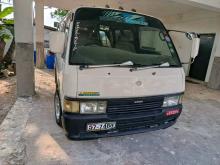 Nissan Caravan 1990 Van