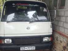 Nissan Caravan 1986 Van