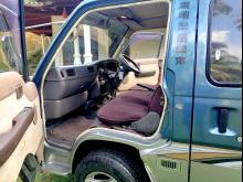 Nissan Caravan 1995 Van