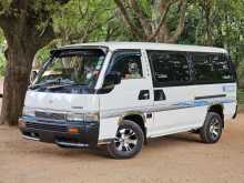 Nissan Caravan 2000 Van