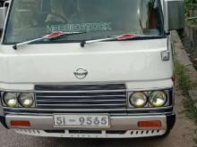 Nissan Caravan 1986 Van