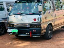 Nissan Caravan 2000 Van