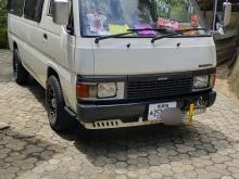 Nissan Caravan 2000 Van