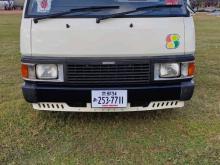 Nissan Caravan DX Long Model 2000 Van