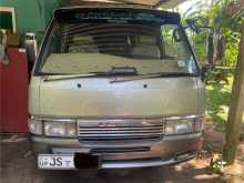 Nissan Caravan E24 GLL 2000 Van