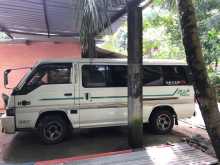 Nissan Caravan Long 2000 Van