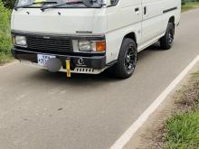 Nissan Caravan Long Model 2000 Van