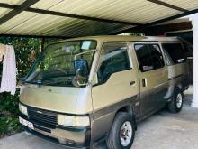 Nissan Caravan Long 5 Door 2003 Van