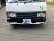 Nissan Caravan Long Model 2000 Van