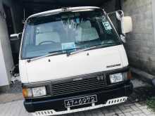 Nissan Caravan Loong 1991 Van