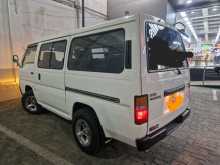 Nissan Caravan QD 2000 Van