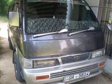 Nissan Caravan Shot 2000 Van