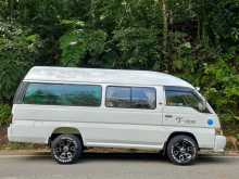 Nissan Caravan Super Long 1990 Van