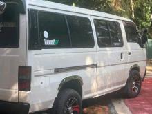 Nissan CarawN 2000 Van