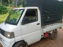 https://riyasewana.com/uploads/nissan-cliper-2004-2013332112852.jpg