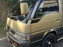 Nissan Cravan VX 2000 Van