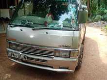 Nissan Caravan 2000 Van