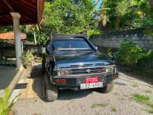 Nissan D21 Pathfinder 1990 SUV