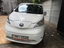 Nissan ENV200 2014 Van