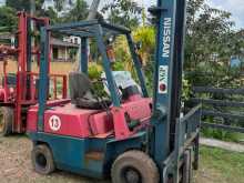 Nissan Fork Lift 2009 Heavy-Duty