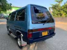 Nissan Largo 1991 Van