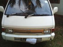 Nissan Largo 1990 Van