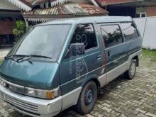 Nissan Largo 1988 Van