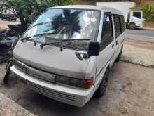 Nissan Largo 1988 Van