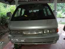 Nissan Largo 1990 Van