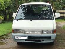 Nissan Largo 1990 Van