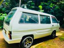 Nissan Largo 1992 Van