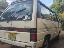 Nissan Largo 1991 Van