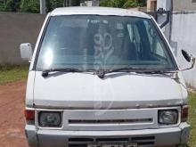 Nissan Largo 1990 Van