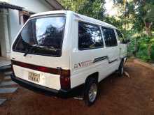 Nissan Largo 1992 Van