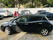 https://riyasewana.com/uploads/nissan-leaf-98273017544.jpg