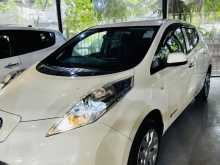 Nissan LEAF AZE0 X LED 2012 Car