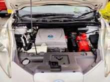 https://riyasewana.com/uploads/nissan-leaf-aze0-31928036676.jpg