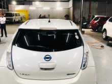 https://riyasewana.com/uploads/nissan-leaf-azeo-2015-79454912383.jpg