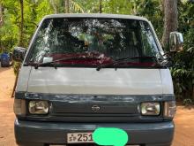 Nissan Mazda 1995 Van