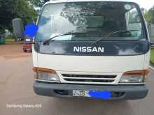 Nissan Nissan 2000 Lorry