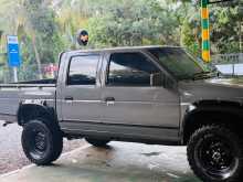 Nissan D21 4WD 1989 Crew Cab