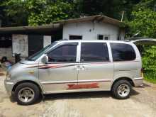Nissan Serena 2000 Van
