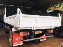 https://riyasewana.com/uploads/nissan-nissan-tipper-2719470917496.jpg
