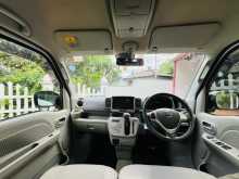 https://riyasewana.com/uploads/nissan-nissan-wagon-2015-195115312552.jpg