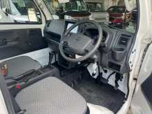 https://riyasewana.com/uploads/nissan-nv-100-5174608203.jpg