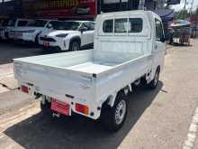 https://riyasewana.com/uploads/nissan-nv-100-5174608212.jpg