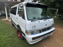 Nissan QD 32 1997 Van